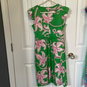 COPY - Lilly Pulitzer Dress size XS. Green w/lilies. Very good condition. Worn …